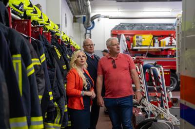 Nicole Walter-Mundt und Danny Eichelbaum bei der Feuerwehr Grobeeren